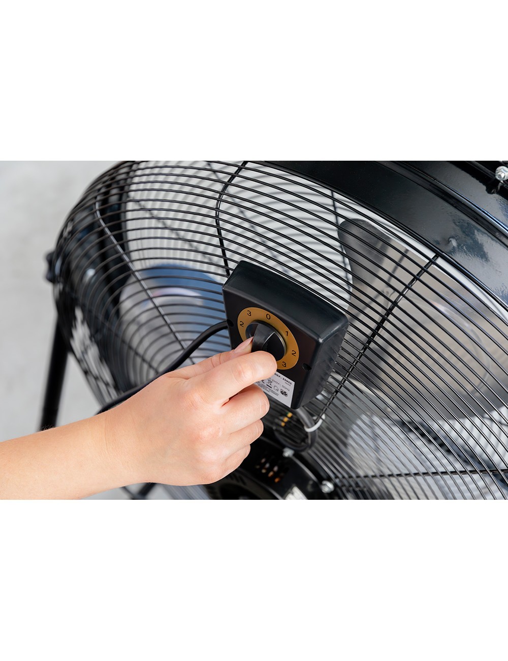 Ventilador industrial de suelo, con ruedas, negro 180 w 59,8 db aspas ø60 x 70 cm