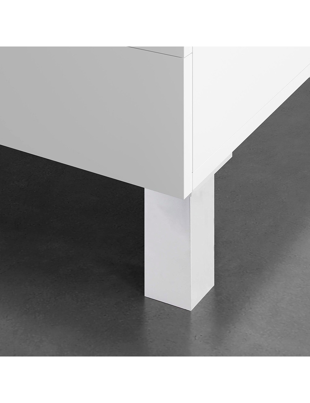 Pata esquinera cuadrada de abs en color aluminio mod.972. dimensiones 4,2x4,2x15cm rei