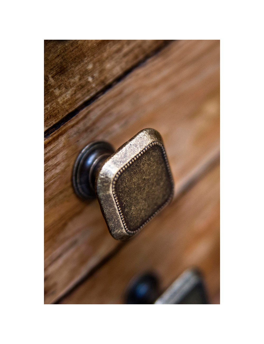 Blister con 4 pomos metálicos para mueble, con acabado cuero viejo mod. 3120 30x30mm rei