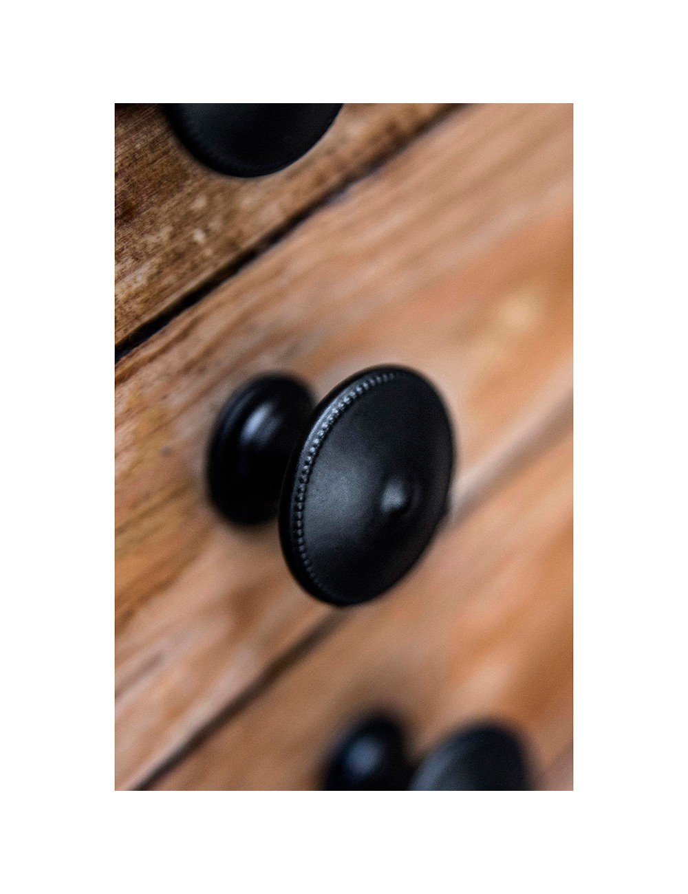 Blister con 4 pomos redondos para mueble fabricado en zamak acabado negro mate mod. 3121 ø30mm rei