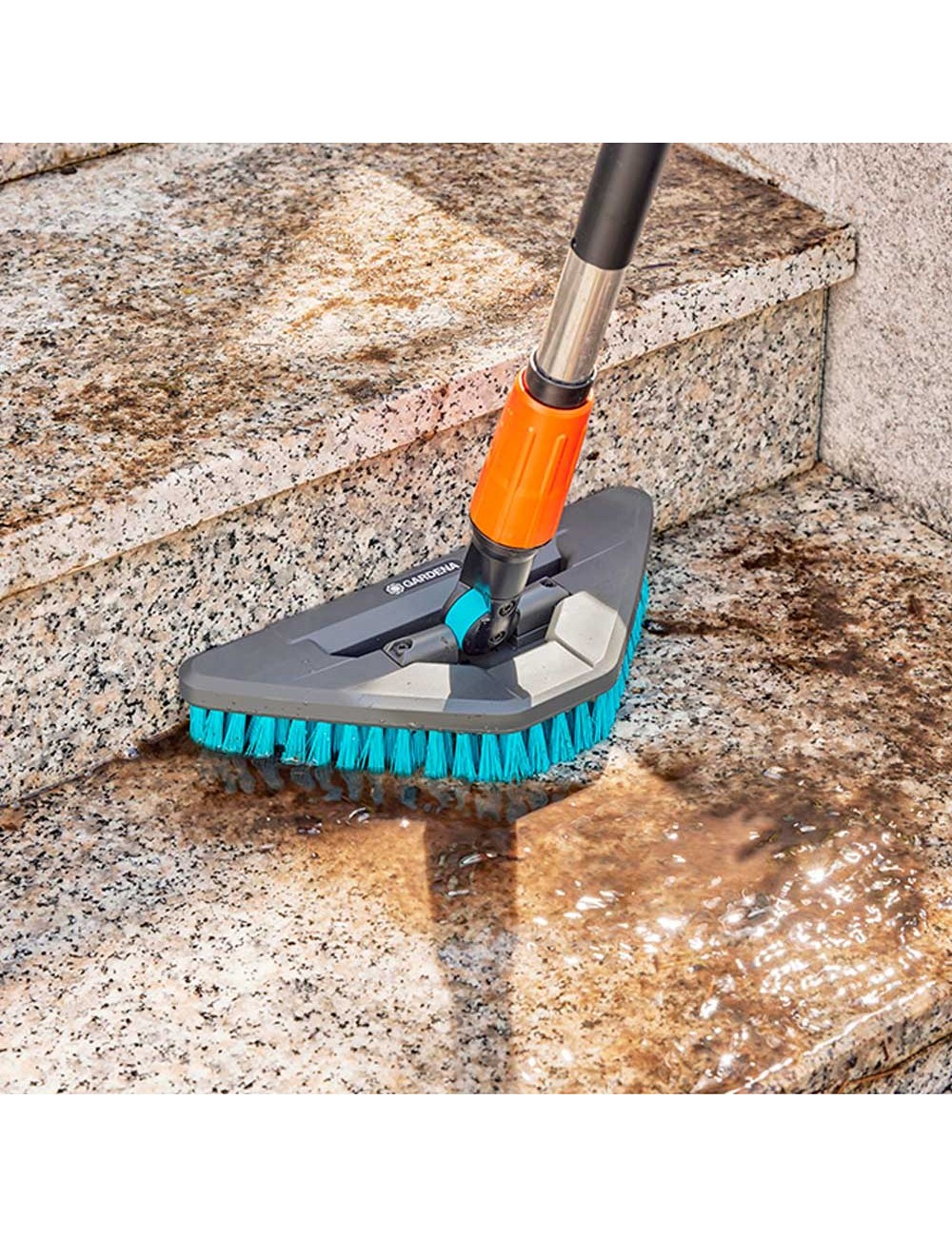 Cepillo de cerdas duras triangular flex cleansystem para limpieza de superficies duras y rincones 18814-20 gardena