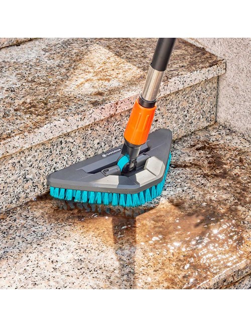 Cepillo de cerdas duras triangular flex cleansystem para limpieza de superficies duras y rincones 18814-20 gardena