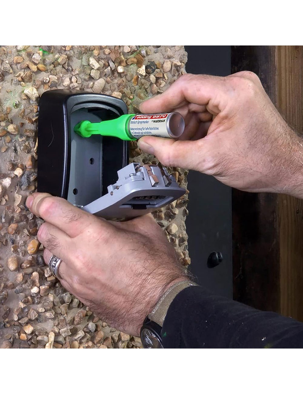 Marcador en spray pintura fluorescente a la tiza verde para agujeros perforados