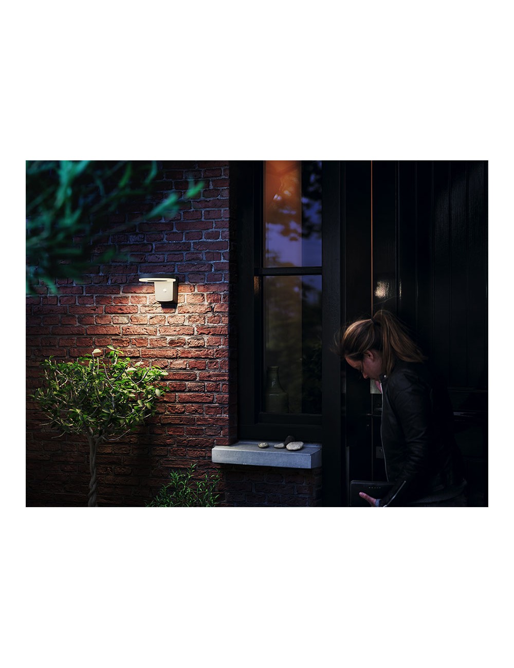 Aplique solar mural redondo ultraeficiente,ip44 1,3w, 250im 3000k, luz cálida. philips