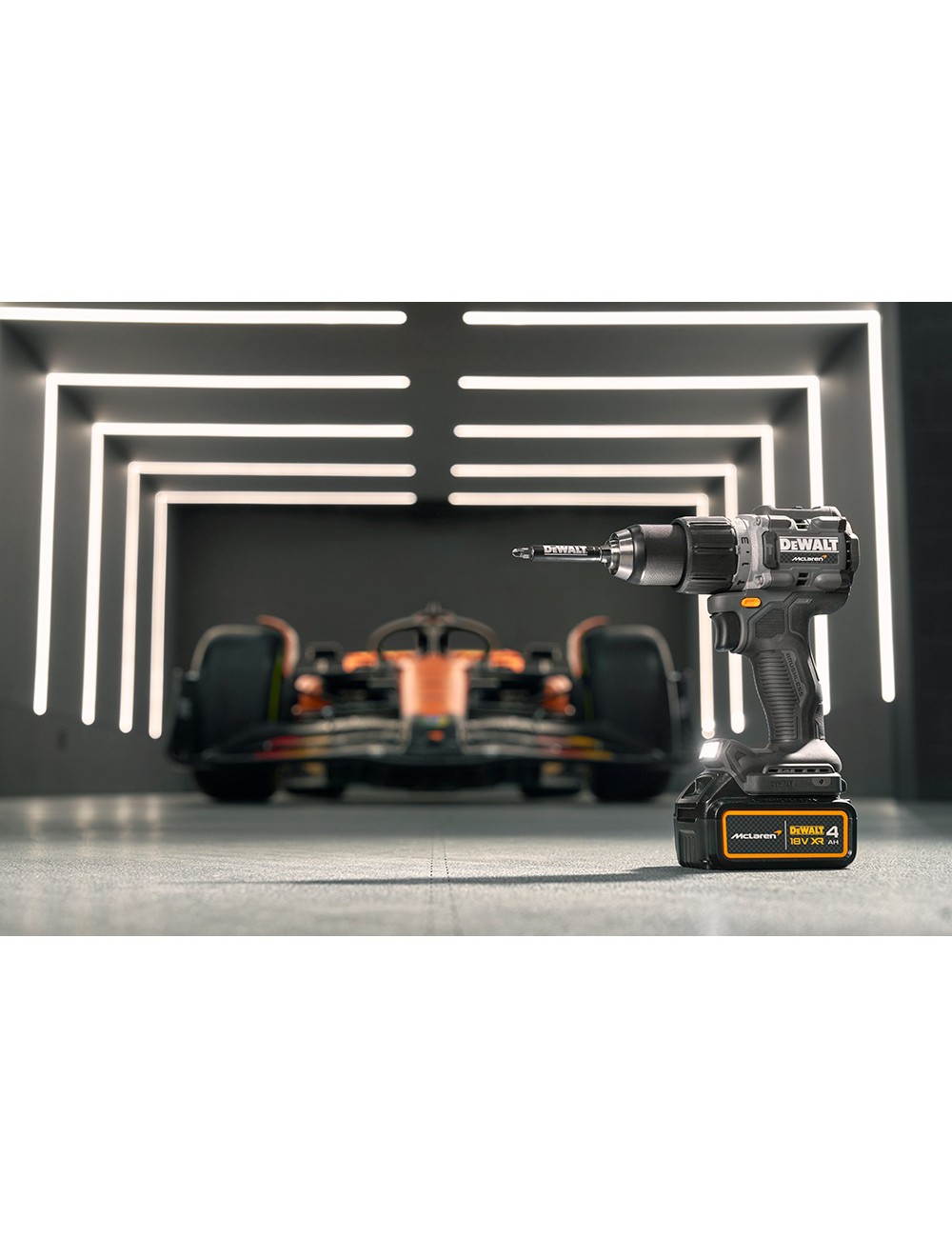 Taladro percutor mclaren sin escobillas xr 18 v 13 mm 90 nm con 2 baterías li-ion 4 ah y maletín tstak